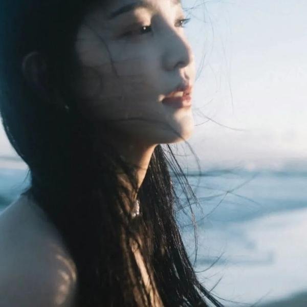 蜘蛛网中的女孩